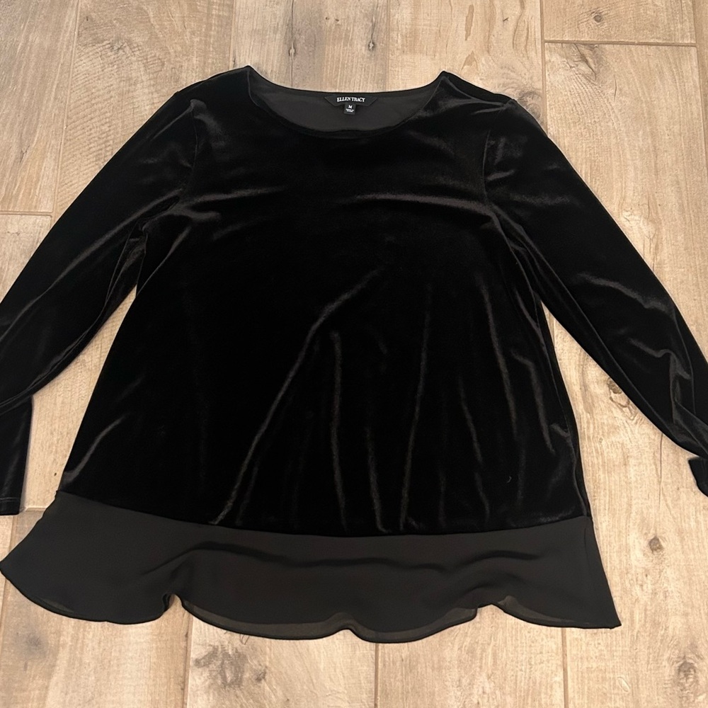 Ellen Tracy Black Boxy Velvet Blouse